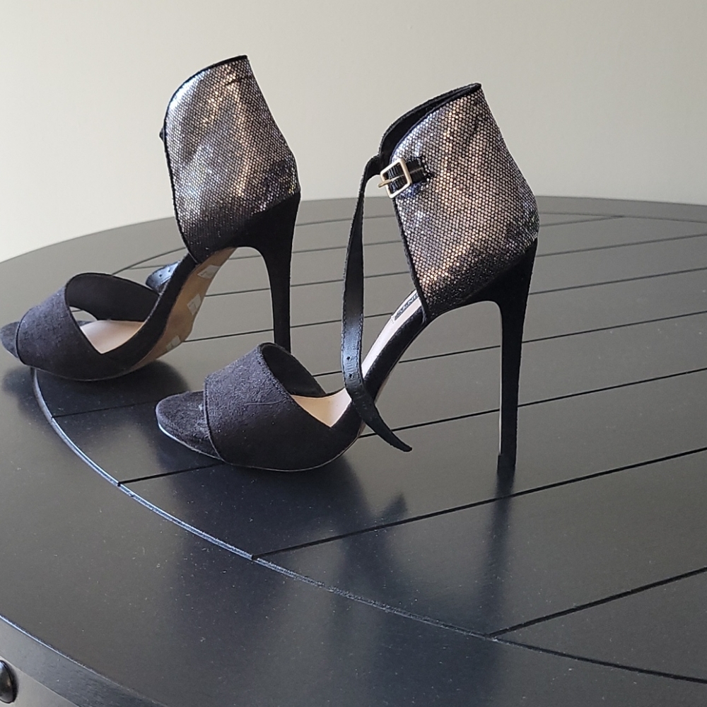 Women shoes size 6. Heels 3". Used lightly